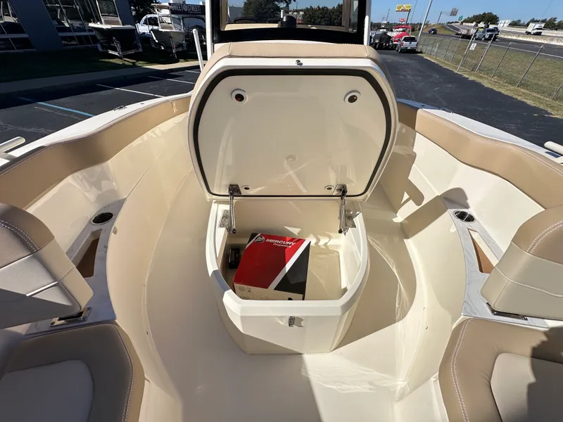 Slide: The Image of Scout 240 XSF 2026 - 24