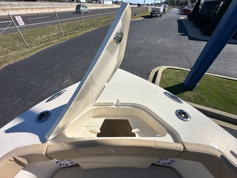 Slide: The Image of Scout 240 XSF 2026 - 26