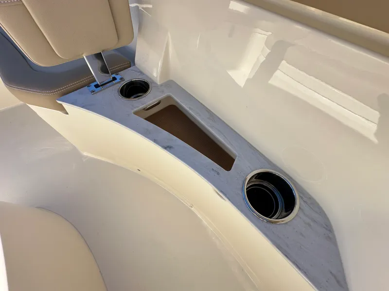 Slide: The Image of Scout 240 XSF 2026 - 27