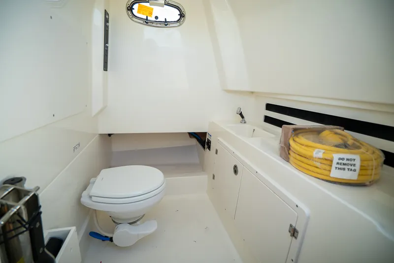 Slide: The Image of Boston Whaler 330 Outrage 2026 - 14