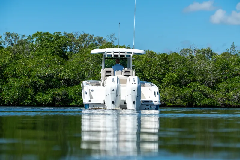 Slide: The Image of Boston Whaler 330 Outrage 2026 - 23