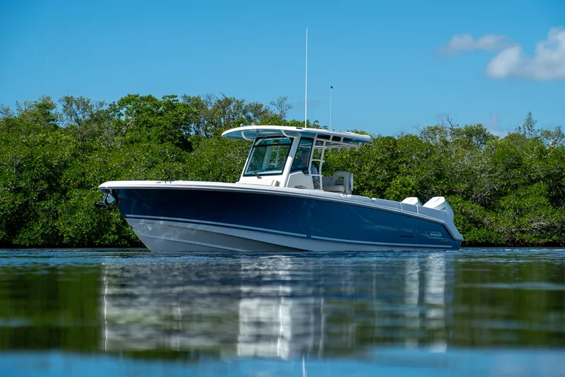 Slide: The Image of Boston Whaler 330 Outrage 2026 - 27