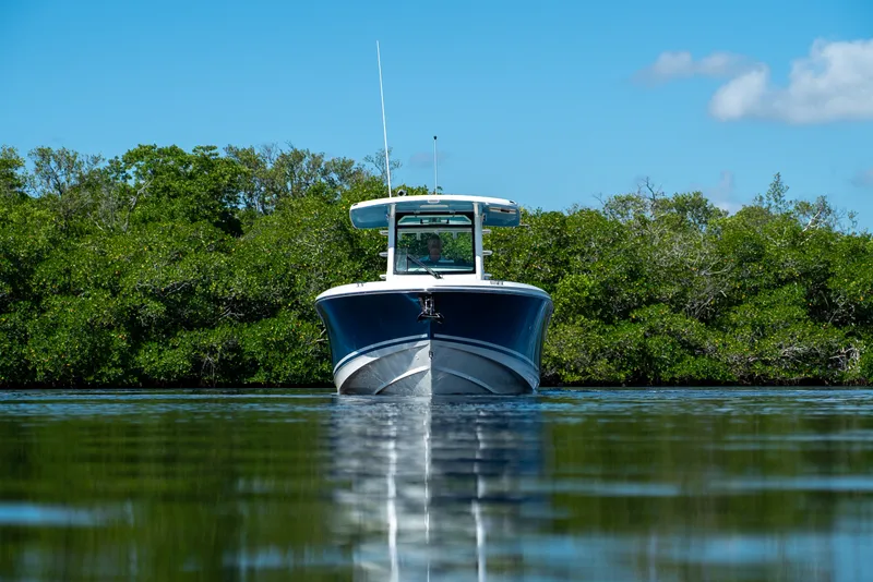Slide: The Image of Boston Whaler 330 Outrage 2026 - 28