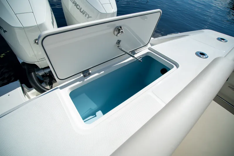 Slide: The Image of Boston Whaler 330 Outrage 2026 - 6