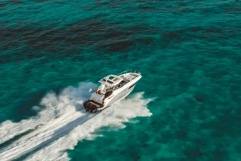 Slide: The Image of Sea Ray Sundancer 320 Outboard 2026 - 6