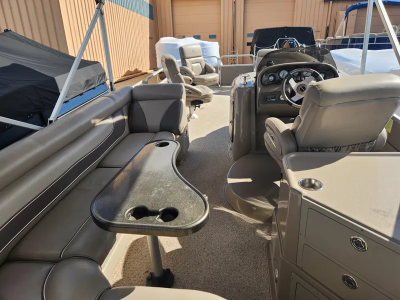 Slide: The Image of Premier 250 INTRIGUE 2007 - 4