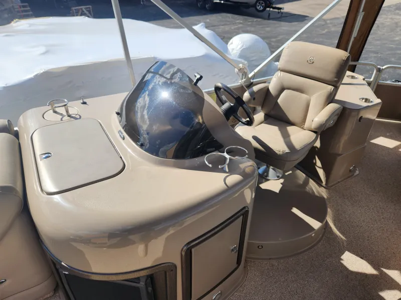 Slide: The Image of Premier 250 INTRIGUE 2007 - 6