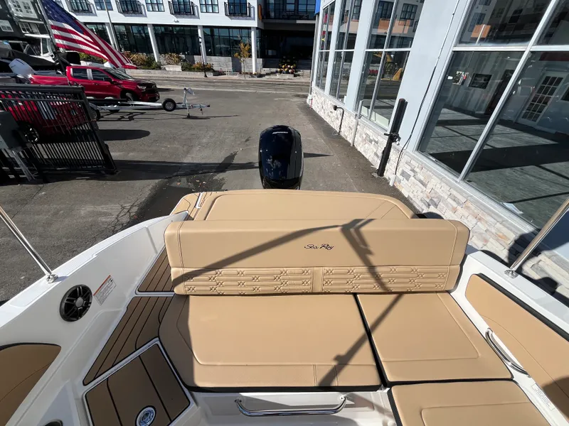 Slide: The Image of Sea Ray SPX 210 Outboard 2026 - 10