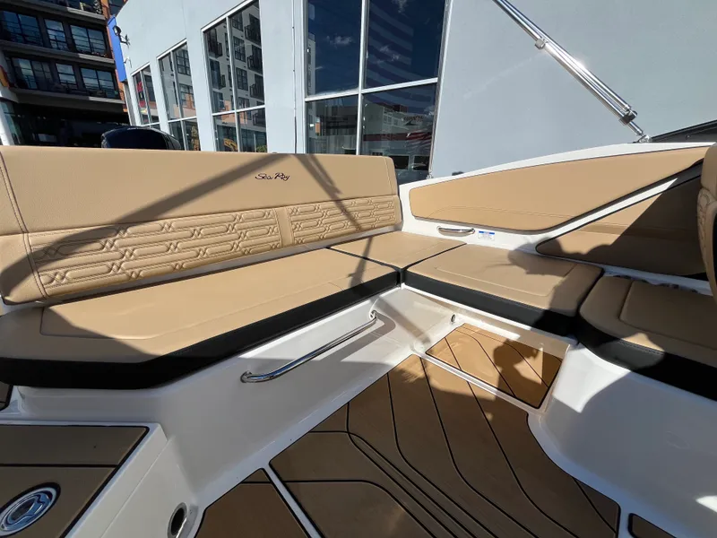 Slide: The Image of Sea Ray SPX 210 Outboard 2026 - 11