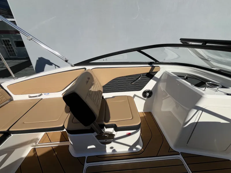 Slide: The Image of Sea Ray SPX 210 Outboard 2026 - 14