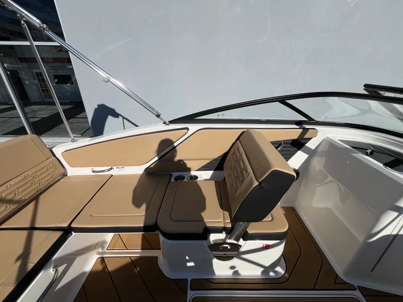 Slide: The Image of Sea Ray SPX 210 Outboard 2026 - 15