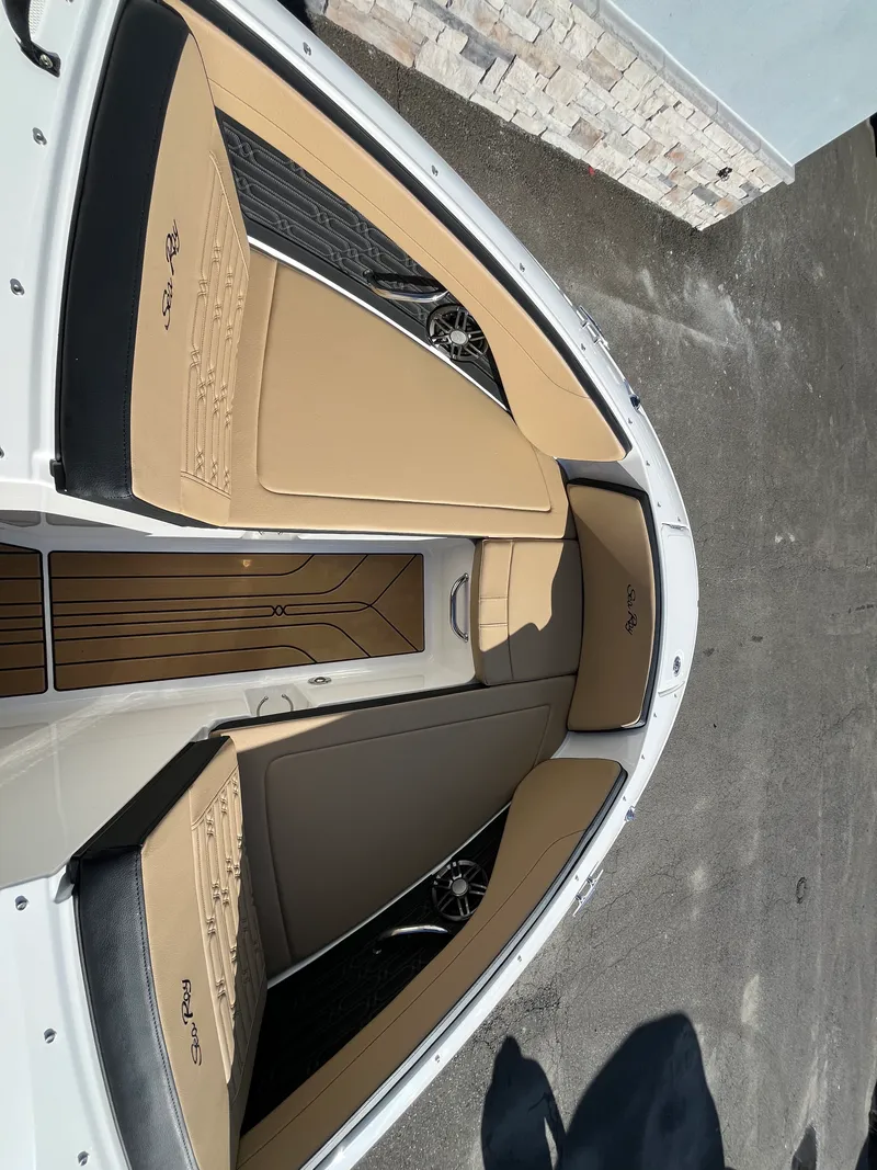 Slide: The Image of Sea Ray SPX 210 Outboard 2026 - 21