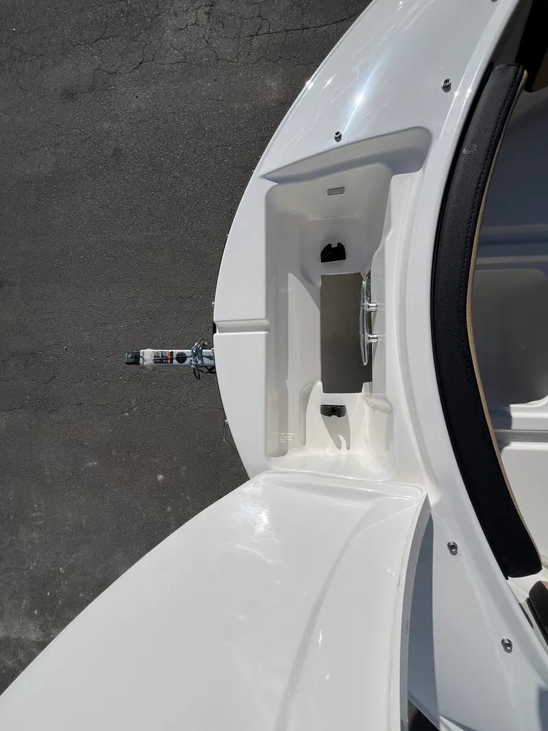 Slide: The Image of Sea Ray SPX 210 Outboard 2026 - 23