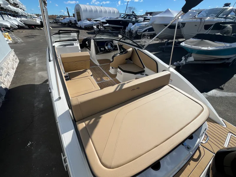 Slide: The Image of Sea Ray SPX 210 Outboard 2026 - 8