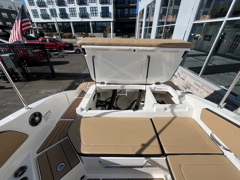 Slide: The Image of Sea Ray SPX 210 Outboard 2026 - 9