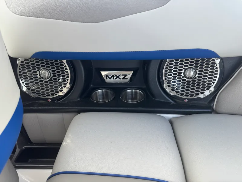 Slide: The Image of Malibu 20 MXZ 2014 - 16