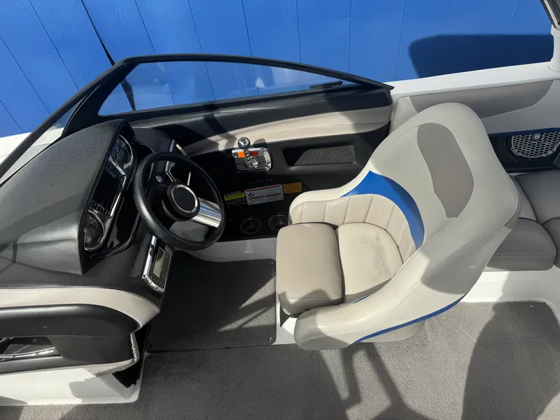 Slide: The Image of Malibu 20 MXZ 2014 - 25