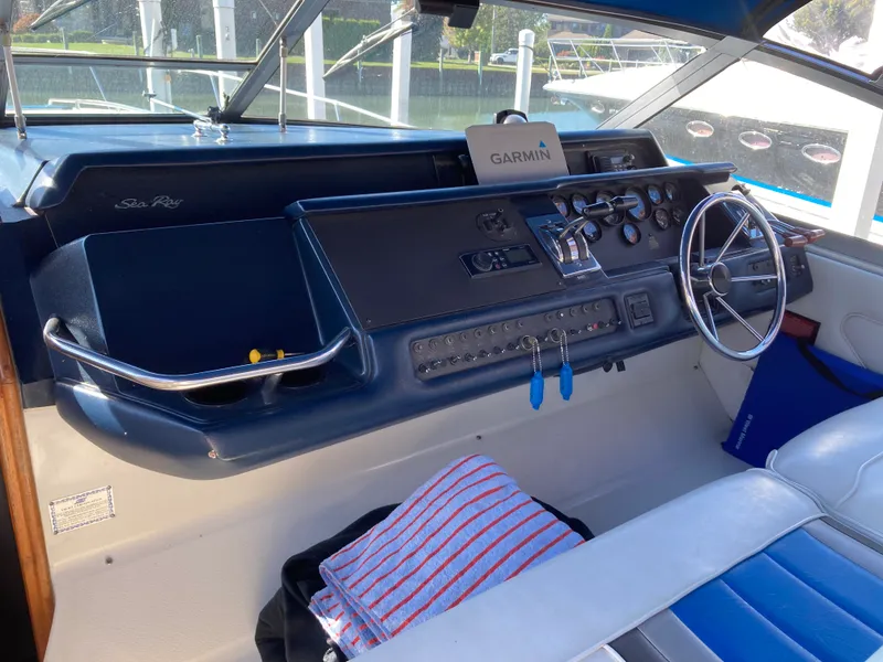 Slide: The Image of Sea Ray 310 SUNDANCER 1990 - 14