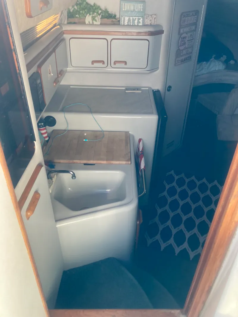 Slide: The Image of Sea Ray 310 SUNDANCER 1990 - 17