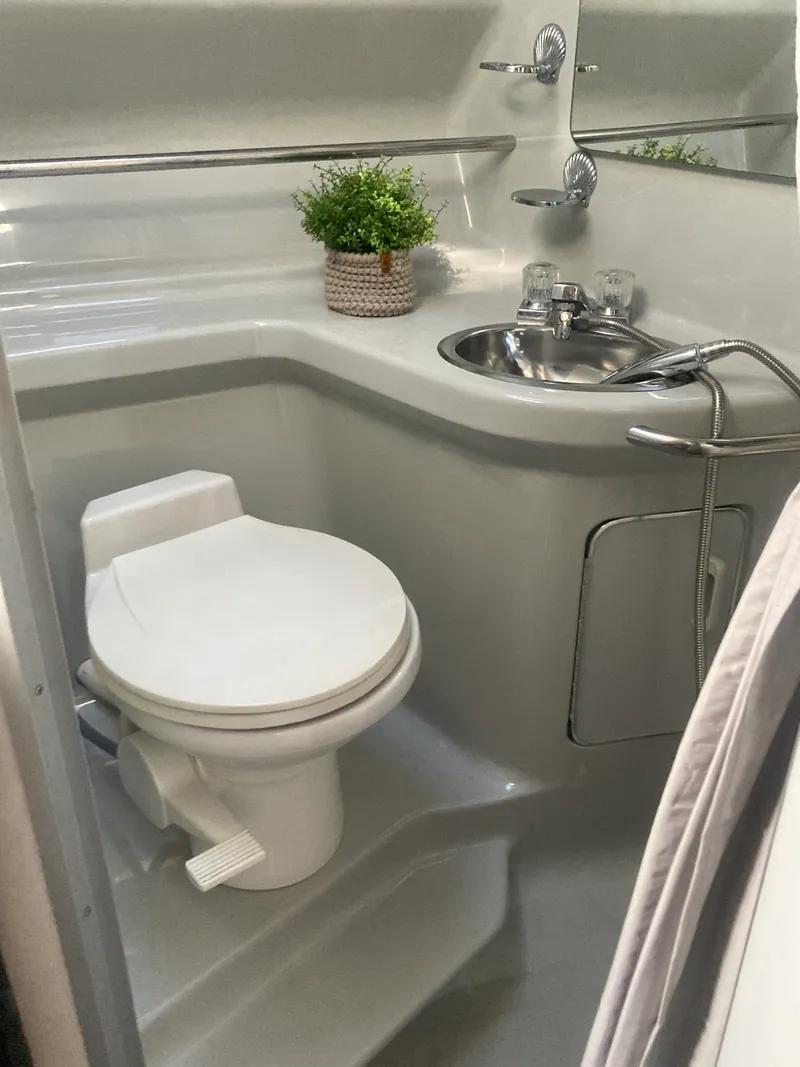 Slide: The Image of Sea Ray 310 SUNDANCER 1990 - 28