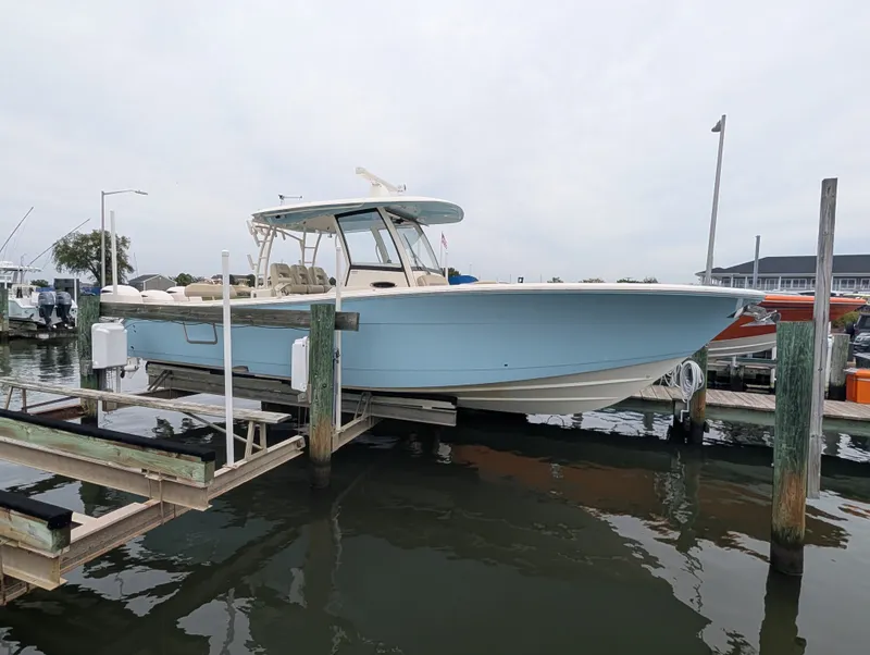 Slide: The Image of Cobia 344 CC 2019 - 3