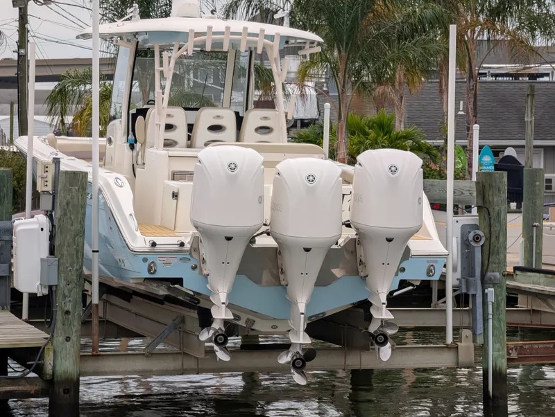 Slide: The Image of Cobia 344 CC 2019 - 6