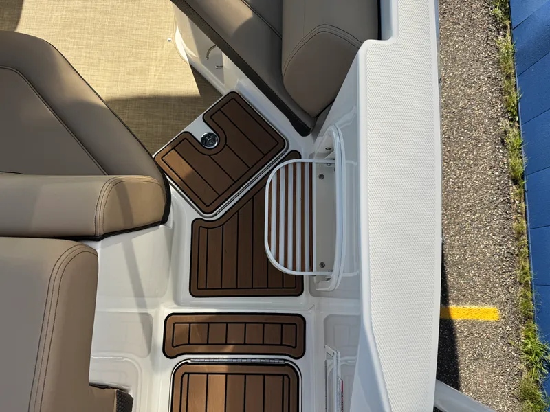 Slide: The Image of Sea Ray 280 SLX 2018 - 11