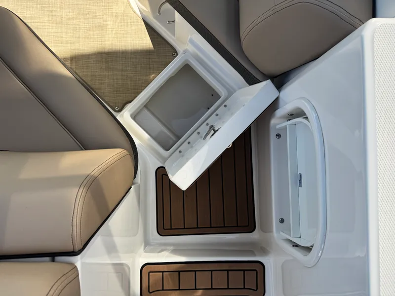 Slide: The Image of Sea Ray 280 SLX 2018 - 12