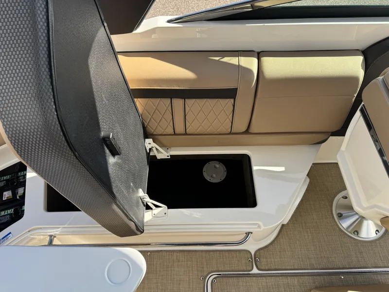 Slide: The Image of Sea Ray 280 SLX 2018 - 16