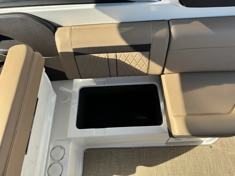 Slide: The Image of Sea Ray 280 SLX 2018 - 19