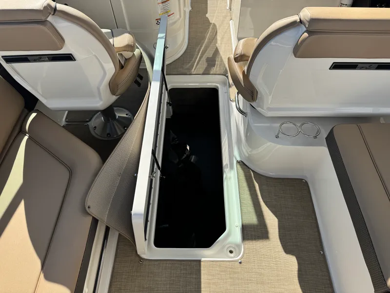 Slide: The Image of Sea Ray 280 SLX 2018 - 21