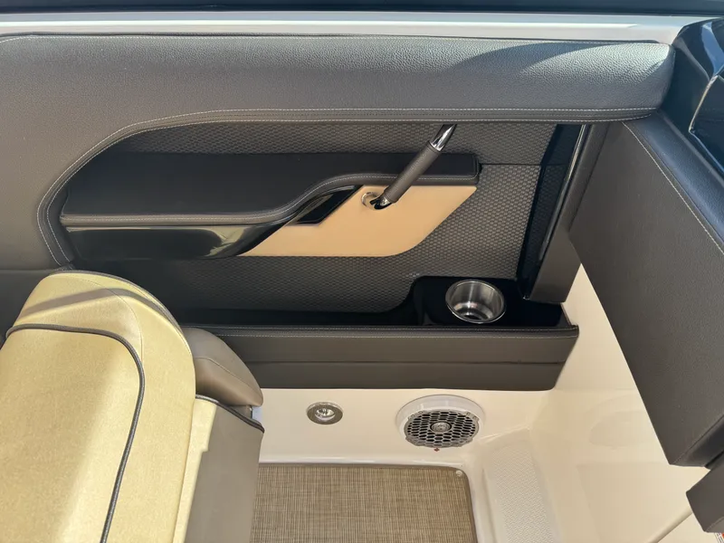 Slide: The Image of Sea Ray 280 SLX 2018 - 26