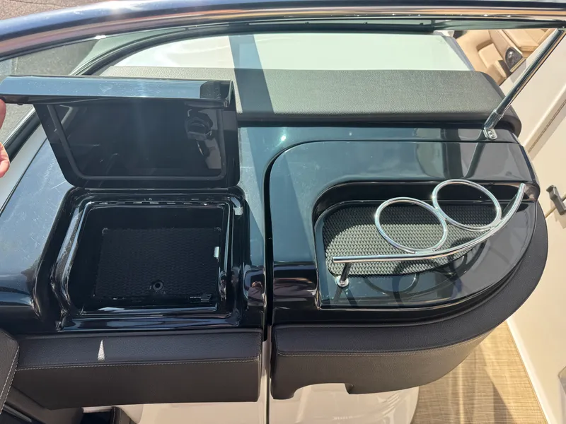 Slide: The Image of Sea Ray 280 SLX 2018 - 27