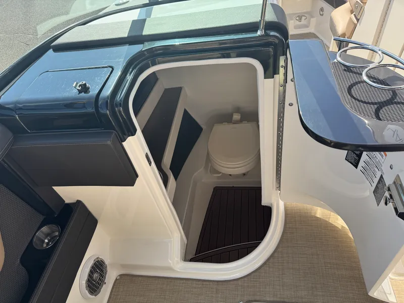 Slide: The Image of Sea Ray 280 SLX 2018 - 28