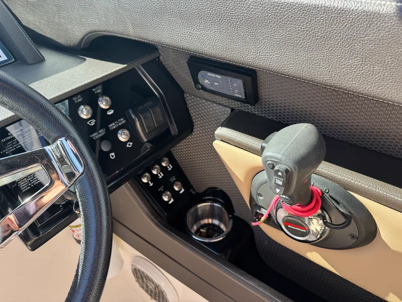 Slide: The Image of Sea Ray 280 SLX 2018 - 36