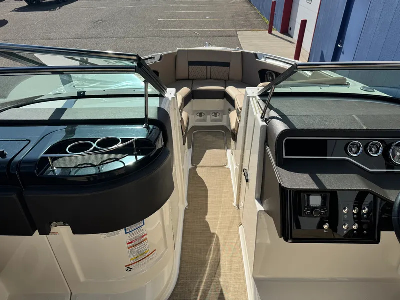 Slide: The Image of Sea Ray 280 SLX 2018 - 37