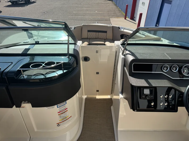 Slide: The Image of Sea Ray 280 SLX 2018 - 38