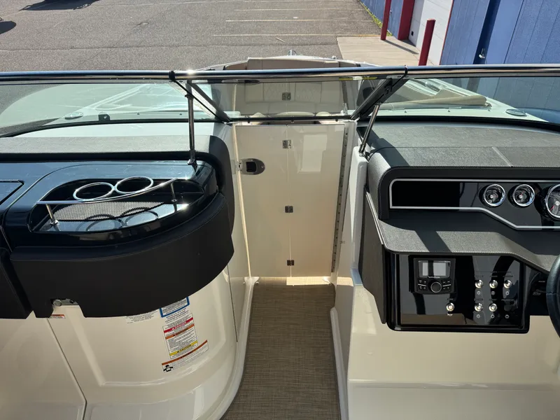 Slide: The Image of Sea Ray 280 SLX 2018 - 39