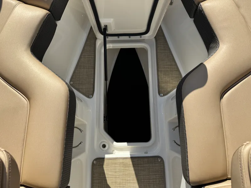 Slide: The Image of Sea Ray 280 SLX 2018 - 44