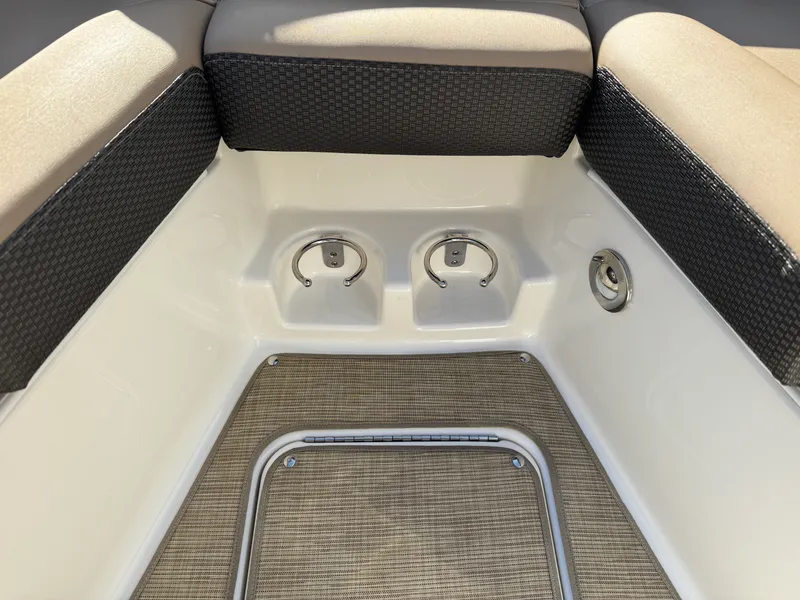 Slide: The Image of Sea Ray 280 SLX 2018 - 45