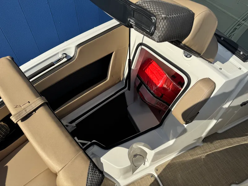 Slide: The Image of Sea Ray 280 SLX 2018 - 46