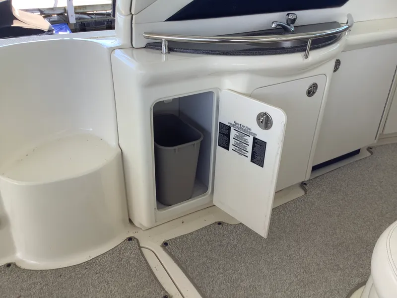 Slide: The Image of Sea Ray 390 SUNDANCER 2004 - 18