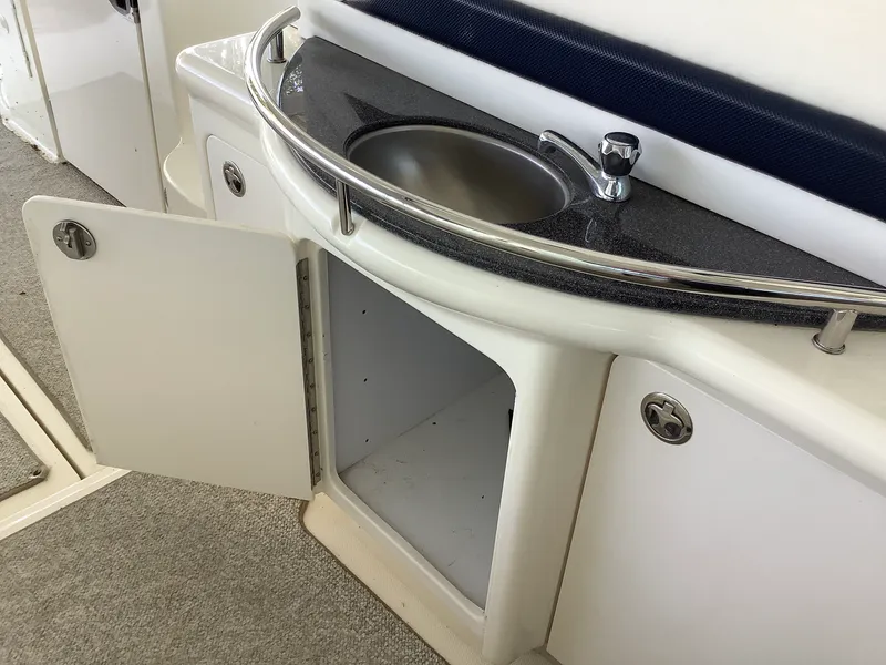 Slide: The Image of Sea Ray 390 SUNDANCER 2004 - 19