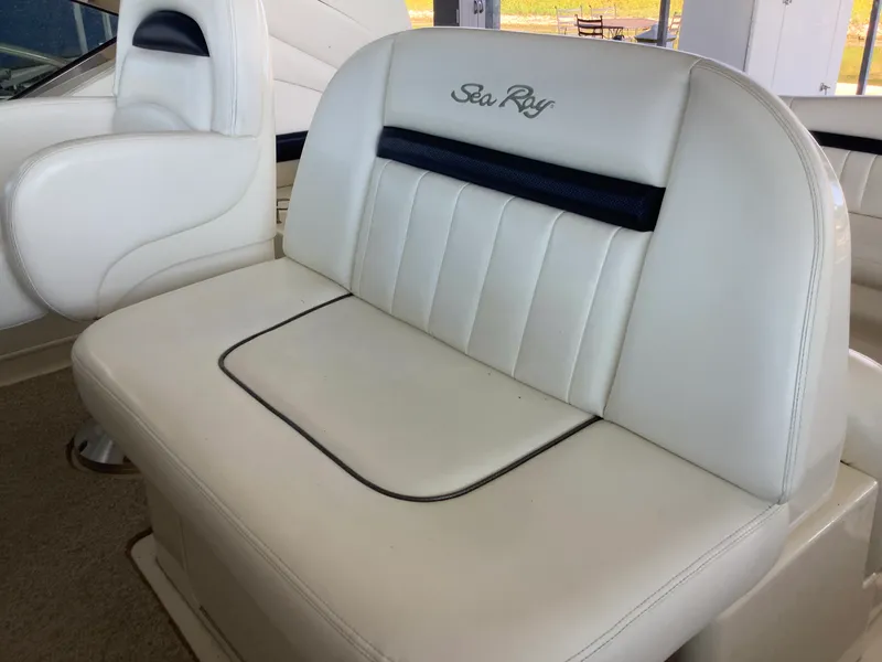 Slide: The Image of Sea Ray 390 SUNDANCER 2004 - 23