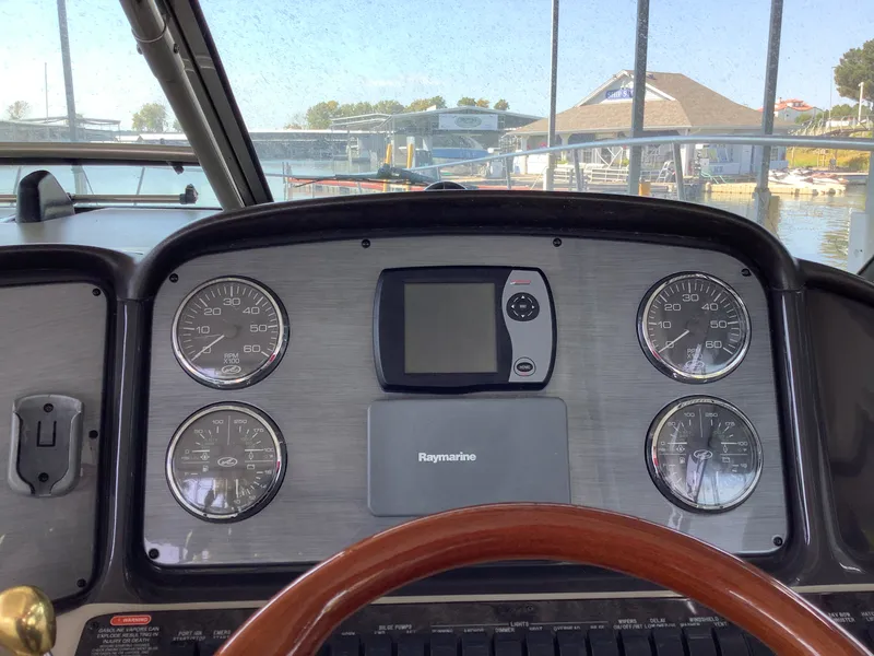 Slide: The Image of Sea Ray 390 SUNDANCER 2004 - 25