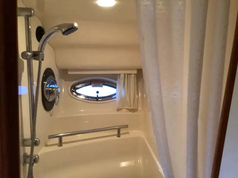 Slide: The Image of Sea Ray 390 SUNDANCER 2004 - 39