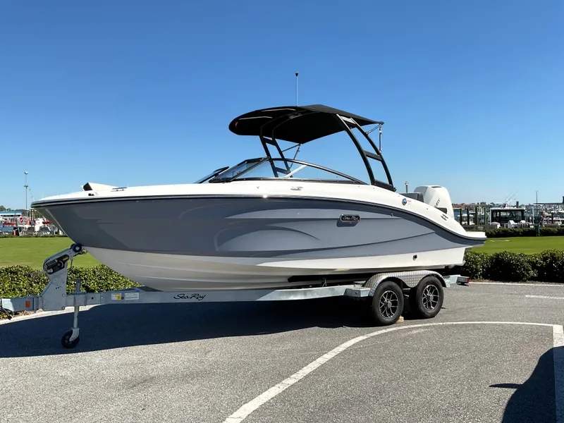 The Image of Sea Ray SPX 210 Outboard 2026 - 0