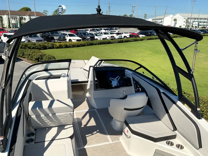 Slide: The Image of Sea Ray SPX 210 Outboard 2026 - 10