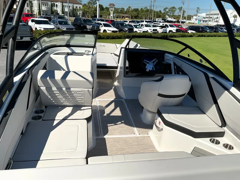 Slide: The Image of Sea Ray SPX 210 Outboard 2026 - 12