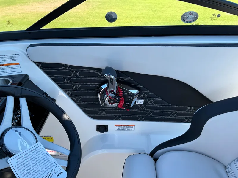 Slide: The Image of Sea Ray SPX 210 Outboard 2026 - 15